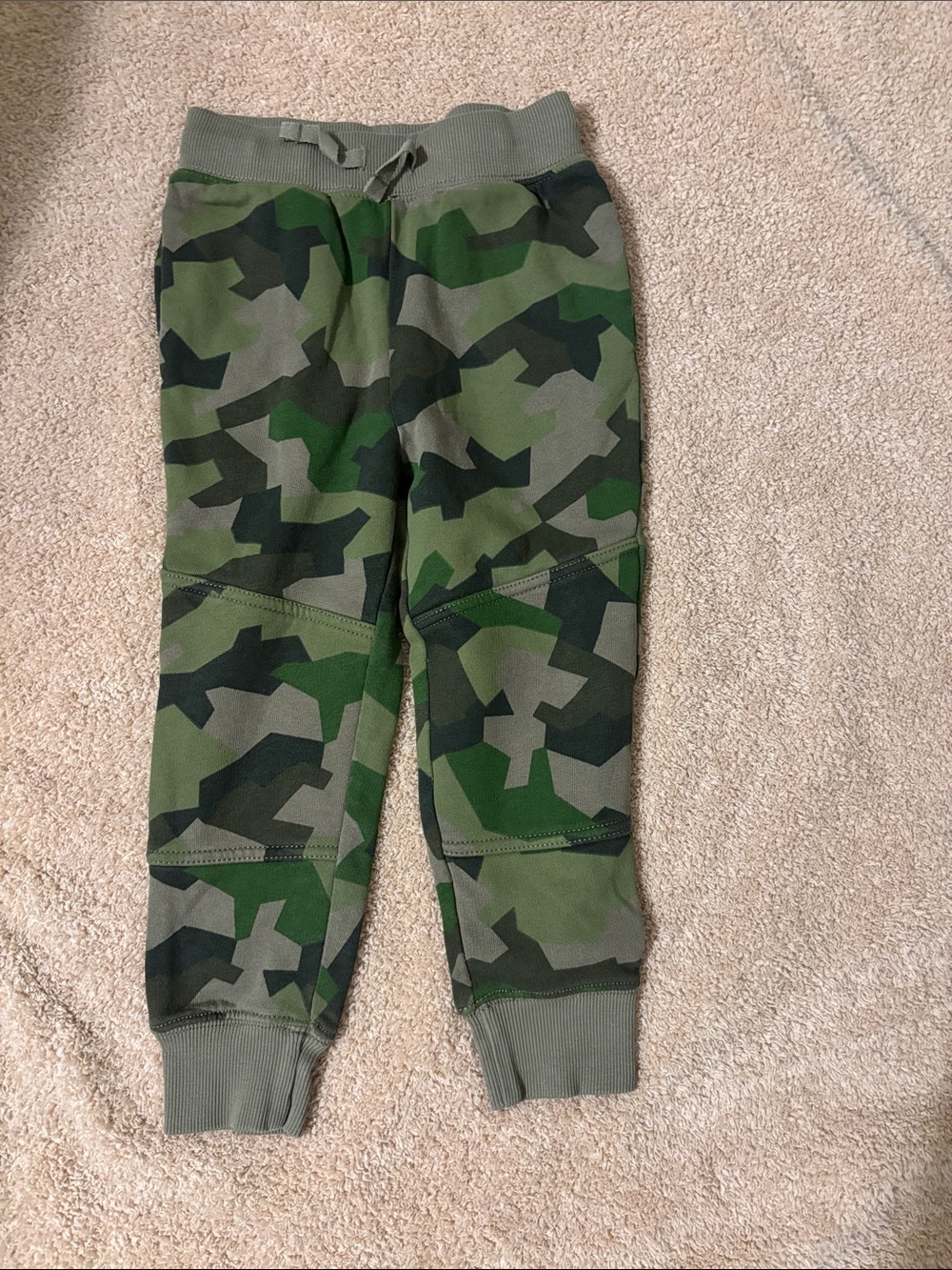 Hanna Andersson Kids Camo Jogger Pants - Green Camo
